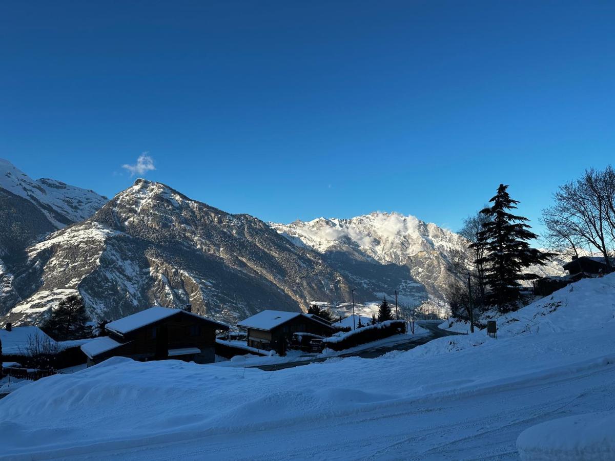 Chambres D'Hotes Les Louettes A Sapinhaut Canton Du Valais Saxon Extérieur photo