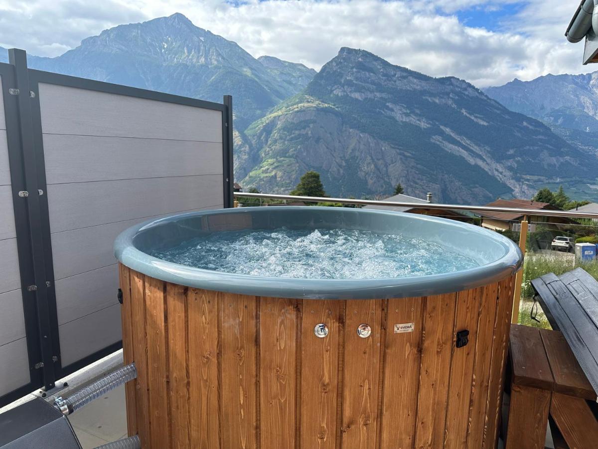 Chambres D'Hotes Les Louettes A Sapinhaut Canton Du Valais Saxon Extérieur photo